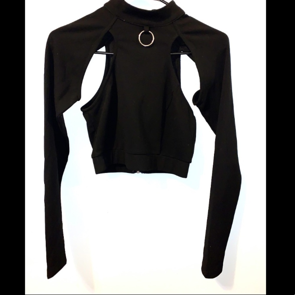 CAPSULE LONG SLEEVE CUTOUT